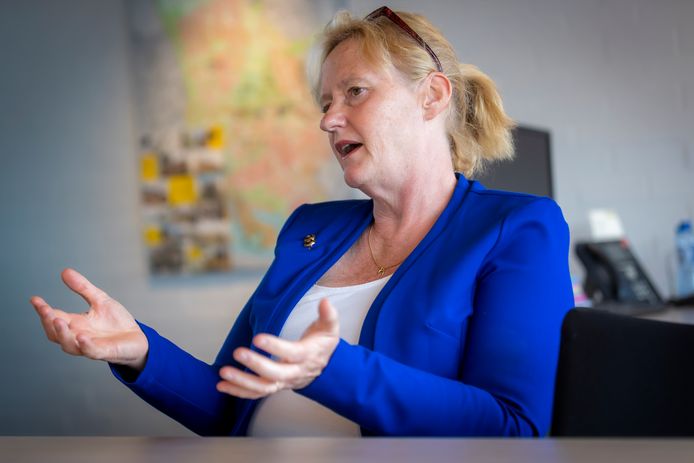 Schiedamse wethouder Antoinette Laan deelt bericht dat ze borstkanker heeft  | Schiedam | AD.nl