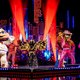 Vanavond op tv: Zingende BV’s, verwende hotelgasten en een sportieve apotheose