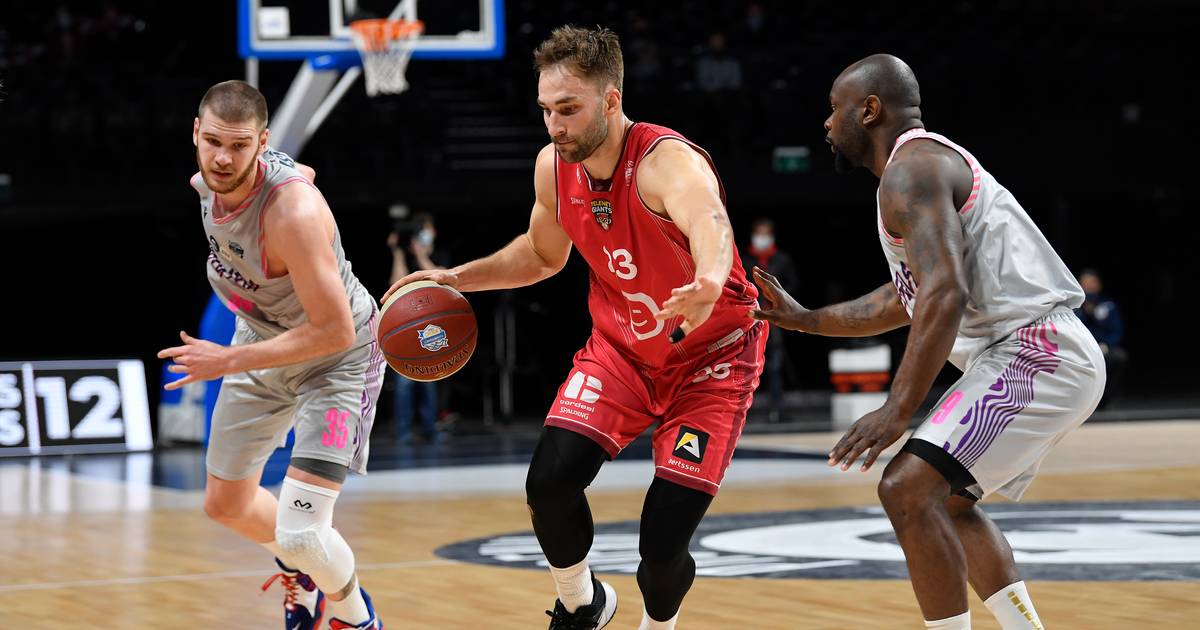 Phoenix Brussels in eigen huis vernederd door Antwerp Giants Sport in