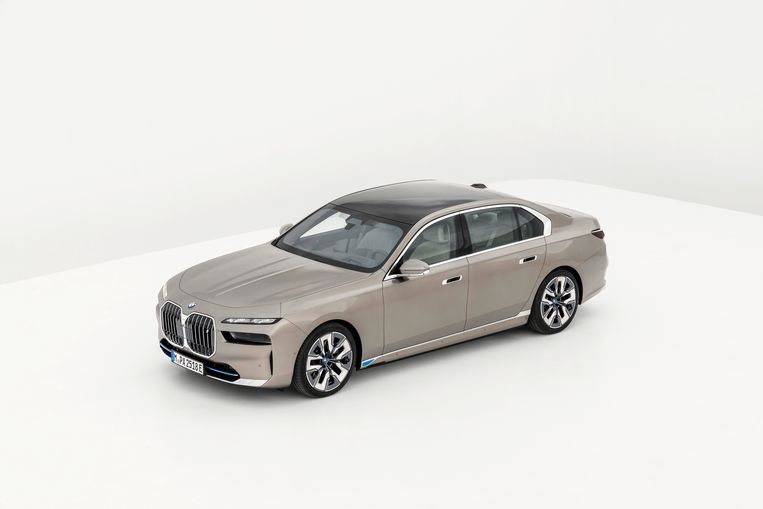 De elektrische BMW i7 mét grille. Beeld 