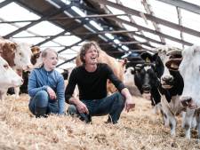 Welzijn dieren staat voorop bij nieuwe manier van boeren in Halle: ‘Dieren hebben ook emotie’