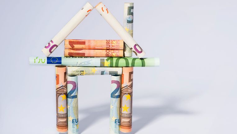 Voor een vaste lening op 15 jaar gaat de rente van 1,65 naar 1,40 procent bij Hello Bank!. Voor een vaste lening op 25 jaar gaat de rente van 2,05 naar 1,90 procent. Beeld photo_news