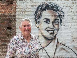 KOERS huldigt Yvonne Reynders, pionier van het vrouwenwielrennen, met muurschildering: “Welkom thuis, in de stad der wereldkampioenen”