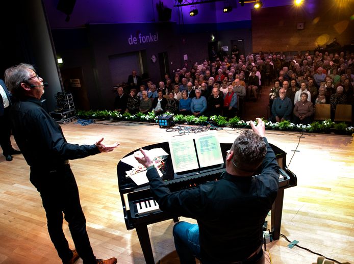 Haw ut Hellemonds hield zaterdag het Zevertejater in wijkhuis De Fonkel in Helmond.