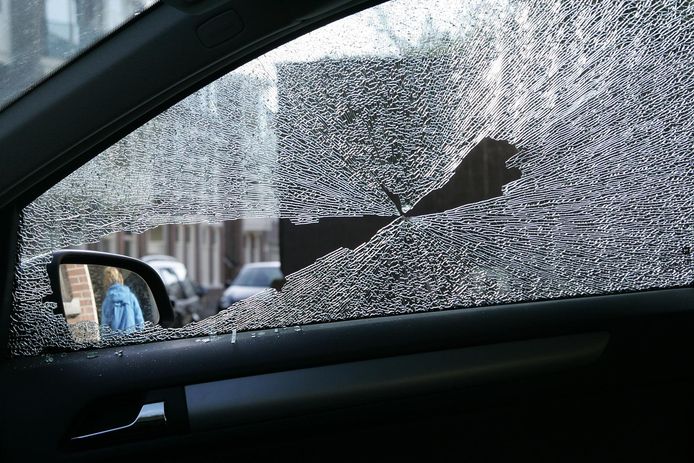 Officier Herinnering legaal Boze fietser slaat raam auto in en mishandelt inzittenden | Zoetermeer |  AD.nl
