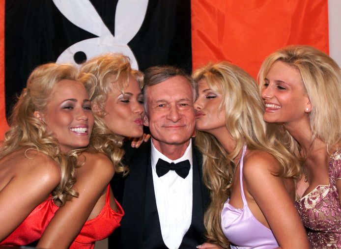 Hefner en enkele Playboy playmates op het Filmfestival van Cannes, editie 1999.