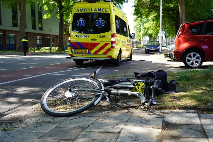 Fietser aangereden op de Lage Witsiebaan in Tilburg.