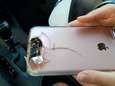 Paddock schoot haar iPhone aan flarden maar zelf overleefde ze de kogelregen