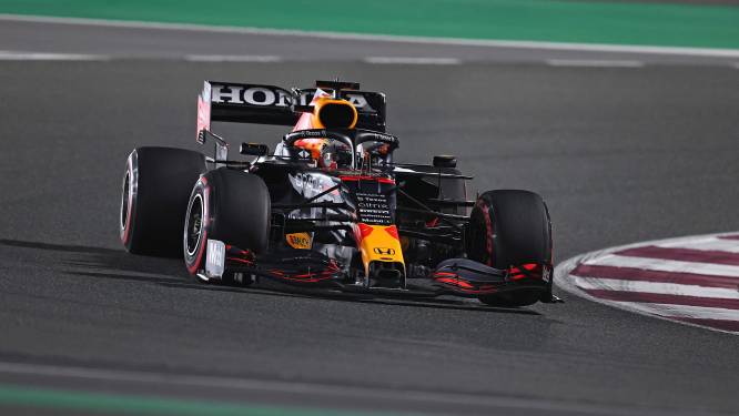 Lewis Hamilton met groot machtsvertoon naar pole, Max Verstappen 'split' Mercedessen