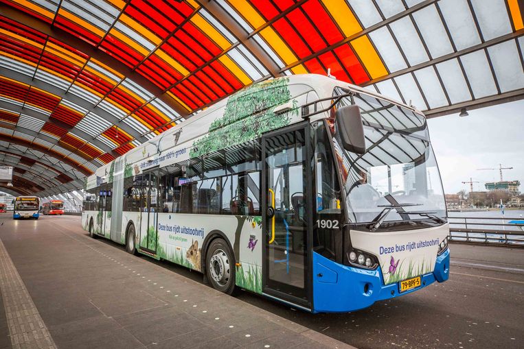 Demonteer Zuinig frequentie De eerste elektrische bussen rijden op lijn 22 | Het Parool