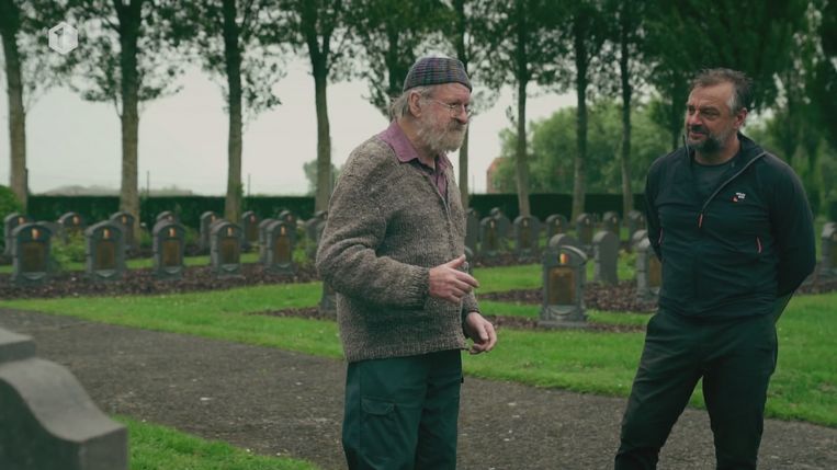 Tom Waes op bezoek bij Willem Vermandere in West- Vlaanderen. ‘Tom durfde eerst niet bij hem aan te bellen en begon zich op te jagen. Heel schoon.’ Beeld vrt