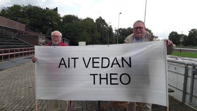 Turbo Theo (85) verplettert wereldrecord wielrennen voor 80-plussers