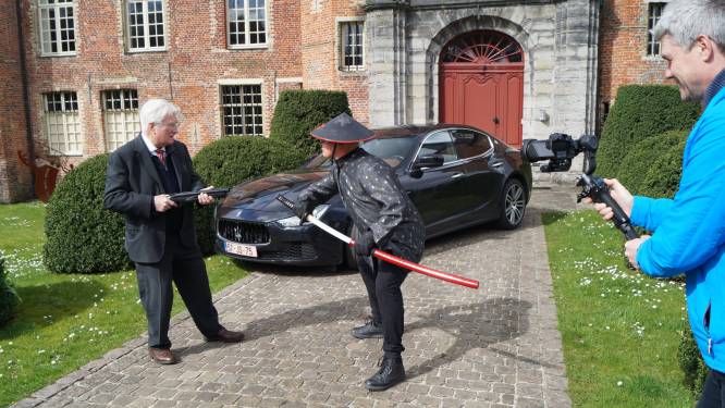 Rik Termote blikt ludiek promofilmpje in aan kasteel van Rumbeke