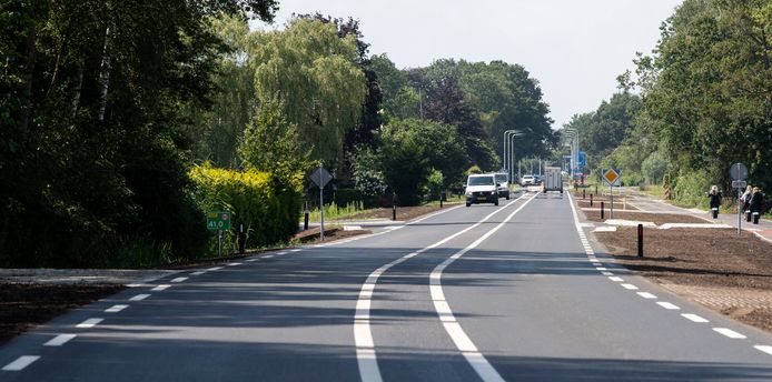 De N315 tussen Neede en de nieuwe N18 is een half jaar dicht geweest. Er is een rotonde aangelegd en de weg is verbreed.