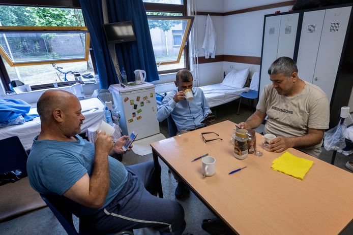 Opvang in het azc in Budel.