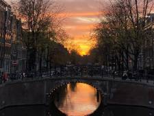 Prachtige zonsondergang in Amsterdam: dit is hoe zo'n lucht ontstaat