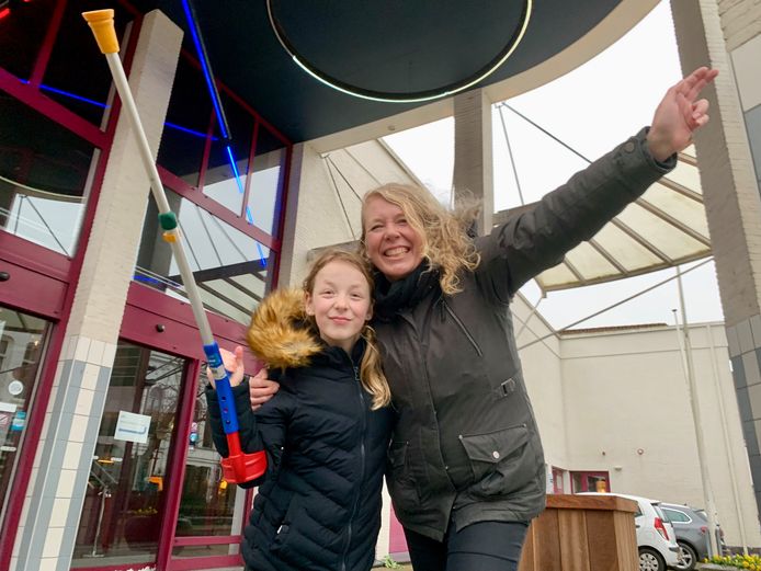 Astrid Sijts en dochter Fenn (8), beide dol op toneelspelen en zingen.