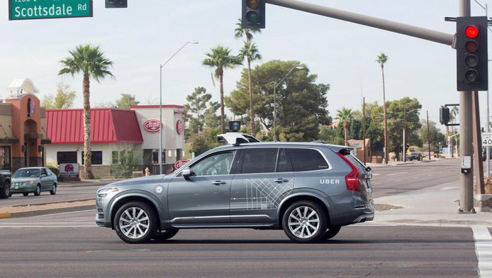 Een zelfrijdende auto van Uber in Scottsdale, Arizona.