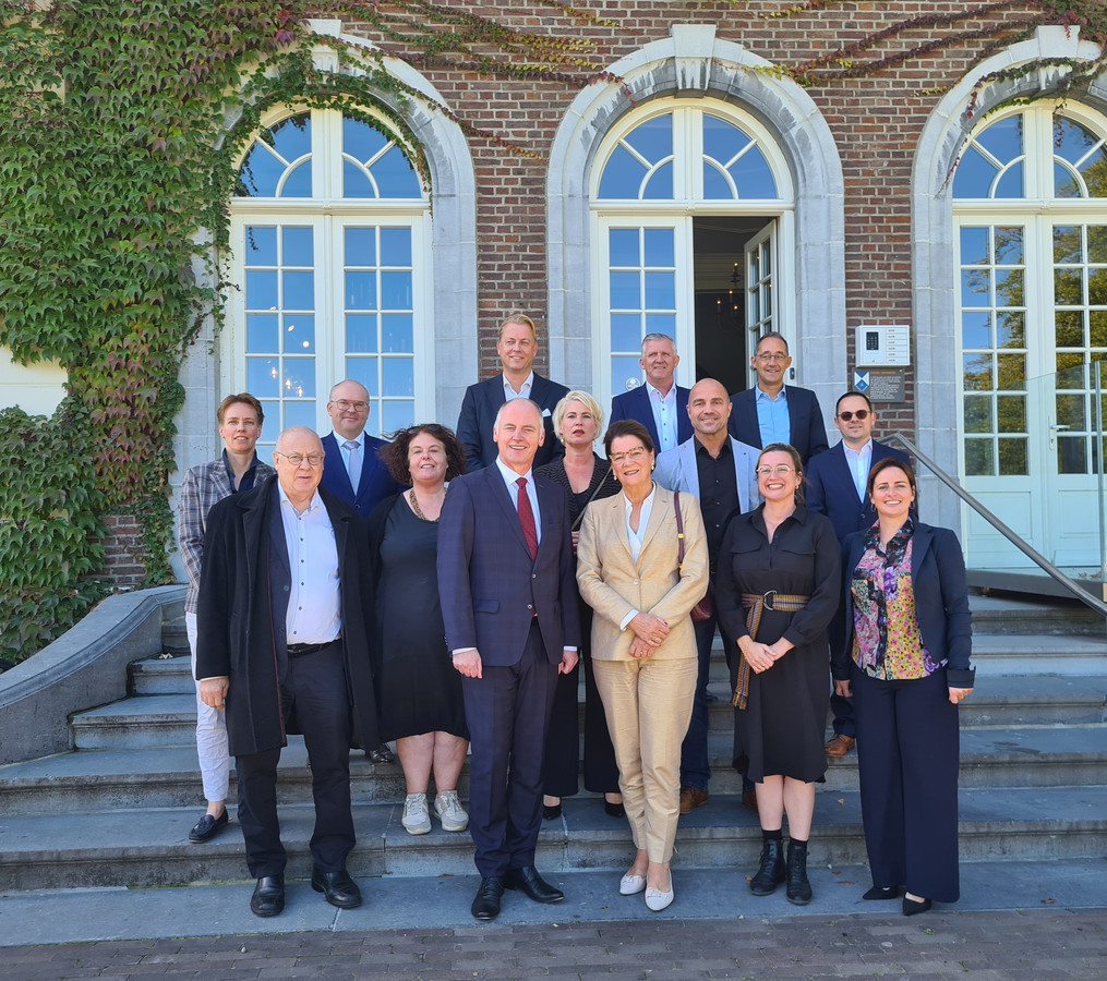 Schepencollege nodigt nieuw stadsbestuur Maastricht uit Foto hln.be