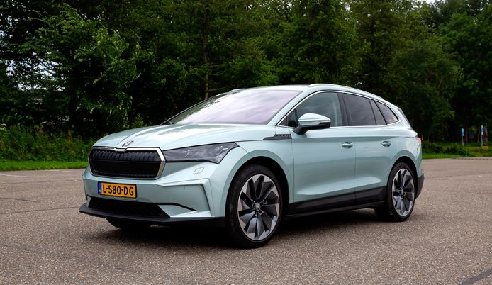 De Skoda Enyaq iV is lekker ruim. Voor een elektrische auto rijdt hij wel wat log.