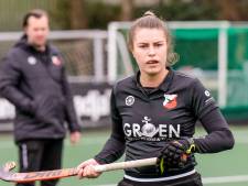 Bij de club van opa Rudi en vader Ton is Christa Hemmes weer thuis: ‘Mijn zus had het even te kwaad’