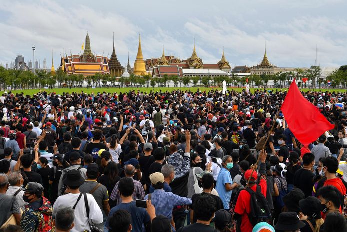 n de Thaise hoofdstad Bangkok zijn duizenden studenten de straat op gegaan om te demonstreren tegen de conservatieve regering.
