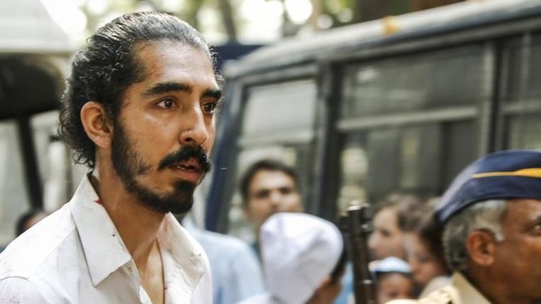 Dev Patel in Hotel Mumbai van Anthony Maras Beeld 