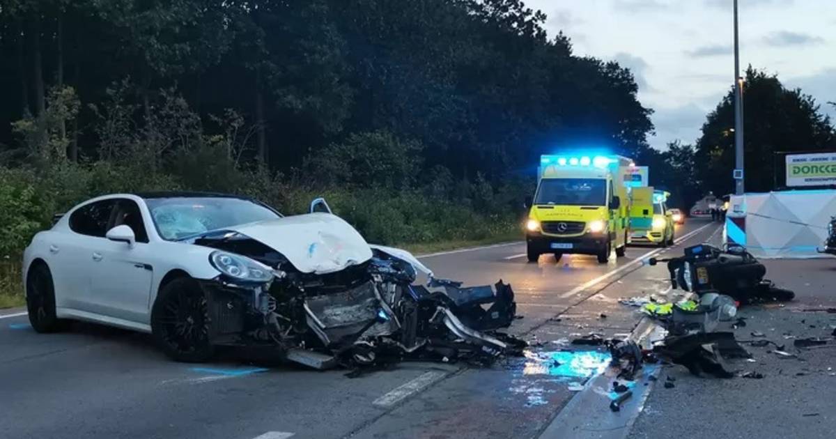 Zeeuwse motoragent levensgevaarlijk gewond na aanrijding in België.