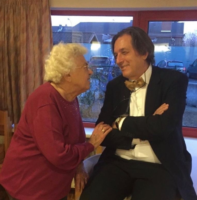 Professor Dirk Lauwers en zijn moeder Josée Coppens. Beeld rv