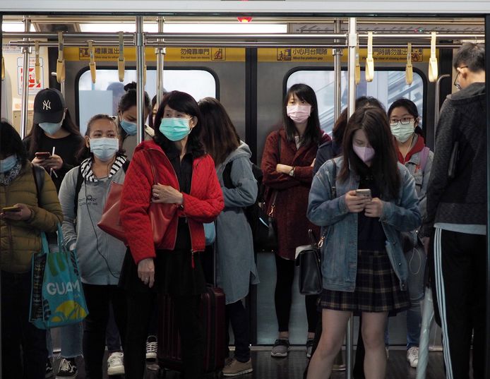 Iedereen draagt (verplicht) een mondmasker, en de temperatuur van personeel wordt dagelijks gemeten. Verder is er weinig veranderd voor de gezonde Taiwanezen.