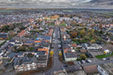 Fijnaart vanuit de lucht. In het midden de Voorstraat, dwars vooraan de Molenstraat.