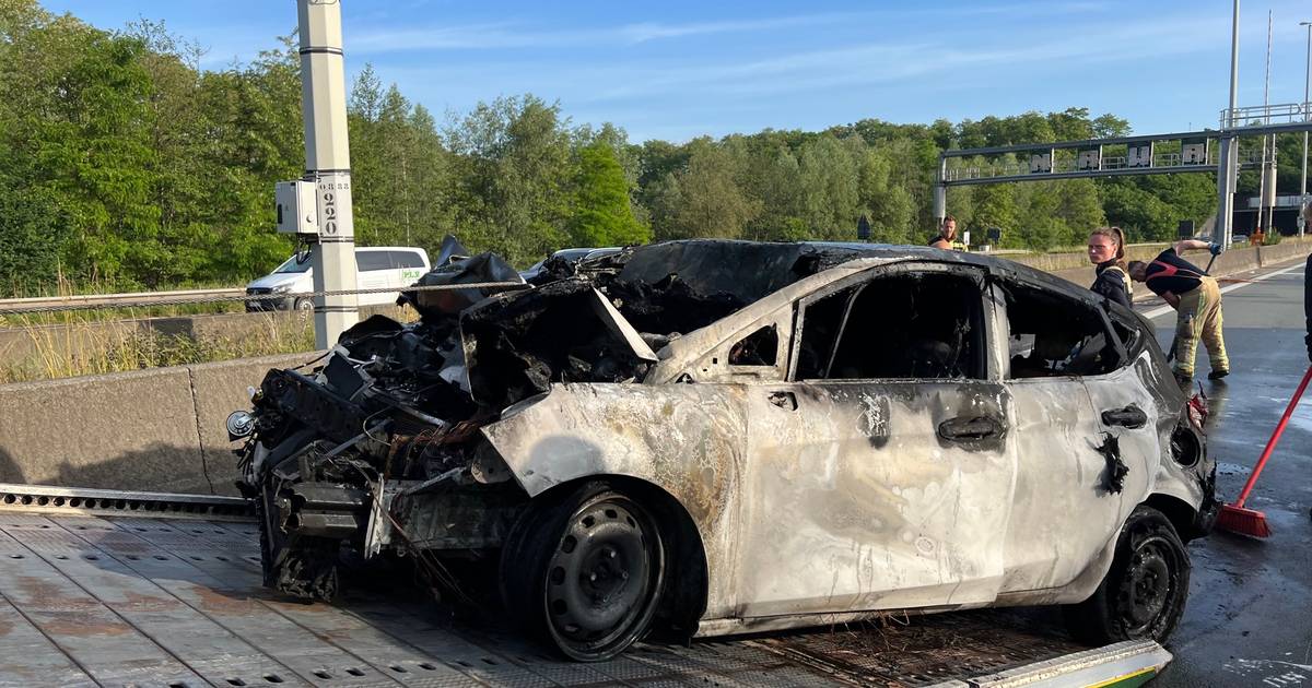 Wagen botst met bestelwagen op E19 bestuurder kan net op tijd uit