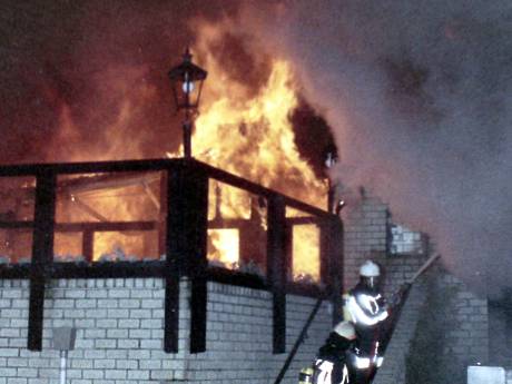 Dikke rookwolken boven Kijkduin, miljoenenschade bij brand: ‘Het was heel onheilspellend’