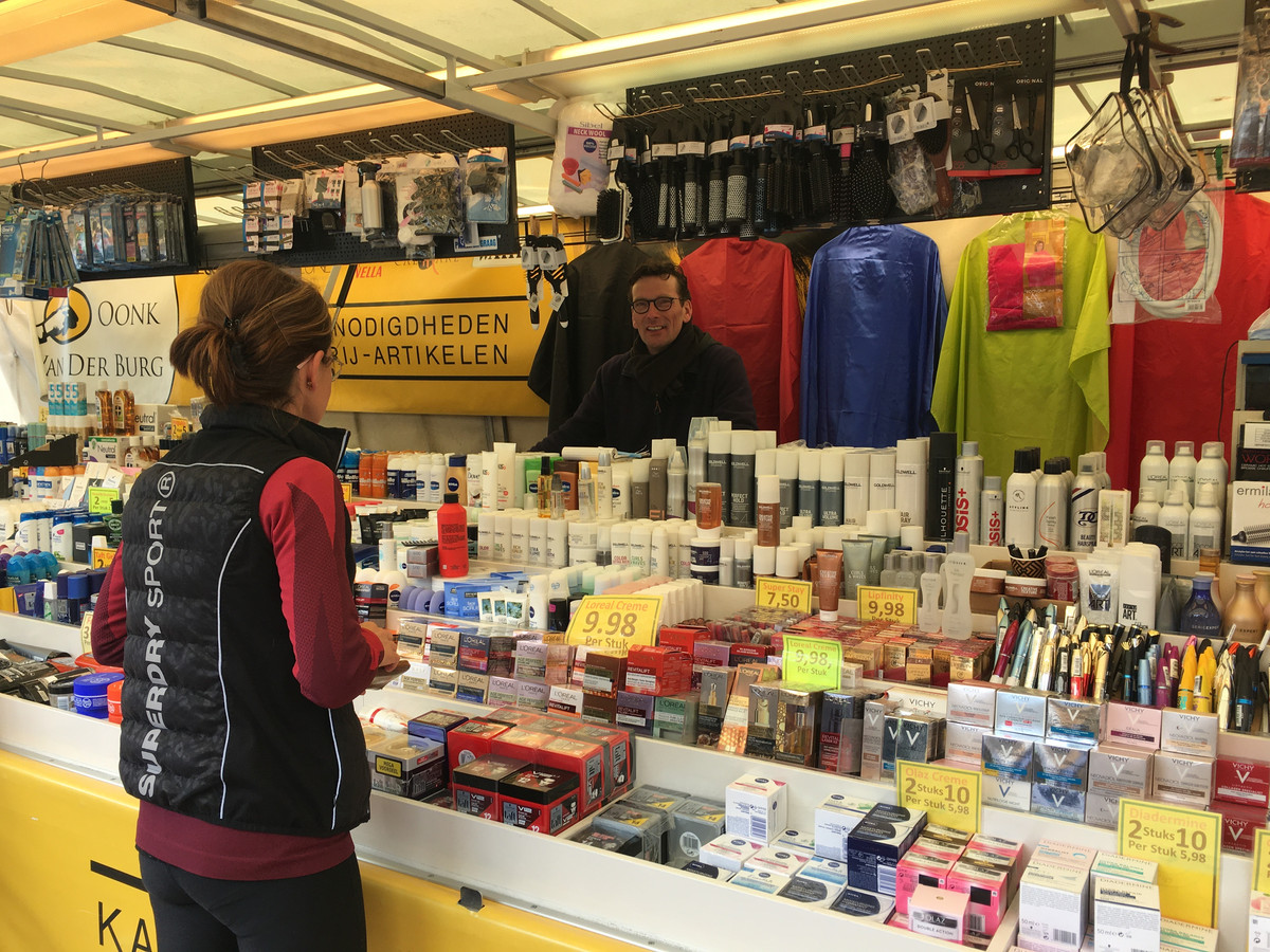 George Bernard energie verwijzen Handelaren en publiek blij dat de markt weer compleet is: 'Het was een hele  lange kerstvakantie. Langer dan ons lief was' | Foto | tubantia.nl