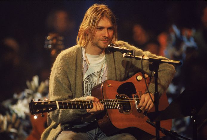 Kurt Cobain in 1993 tijdens het legendarische ‘Unplugged’-concert. Deze gitaar is van u voor 1 miljoen dollar.