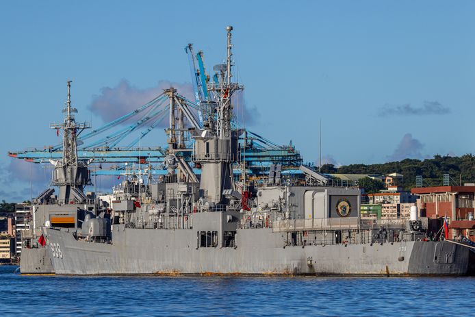 Een Taiwanees oorlogsschip in de haven van Keelung in Taiwan.