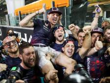 Peter (65) zat met zijn neus (en camera) bovenop het wereldkampioenschap van Max Verstappen: ‘Een gevoel van tevredenheid, geluk, blijdschap’