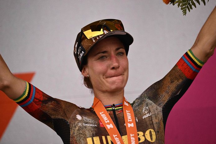 Marianne Vos vertelt na ritzege in Tour voor het eerst over haar vriendin:  'Zij mag ook in de spotlights staan' | Tour de France | AD.nl