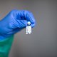 Een overleden vrouw in België én laattijdige leveringen: wat zijn de voor- en nadelen van het Johnson & Johnson-vaccin?