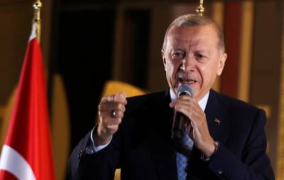 KIJK. Verdeeldheid in Turkije na winst van Erdogan bij verkiezingen: “Absoluut ongerust, maar beter om er niet over te praten”