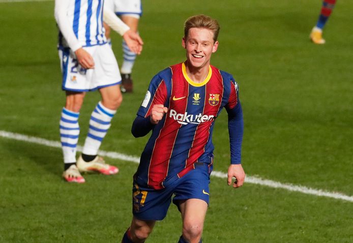 De Jong, hier op een archiefbeeld, viert een treffer van Barça.