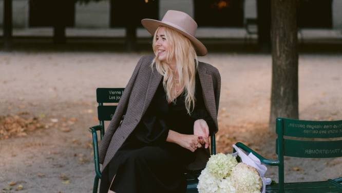 Floriste Loes houdt van bohemien levensstijl. “Met een hoed straal je meteen een andere vibe uit”