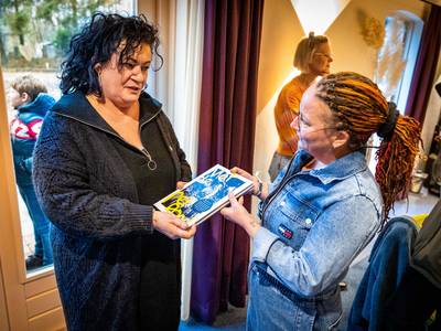 Huilende Caroline van der Plas (BBB) bij boekpresentatie: ‘Dit wordt over 50 jaar nog gelezen’