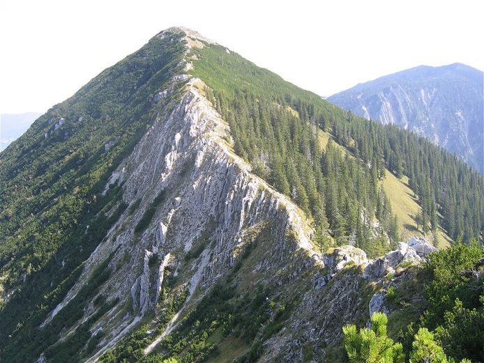 De 1683 meter hoge Brecherspitz ligt in het oostelijke deel van de Beierse Alpen.