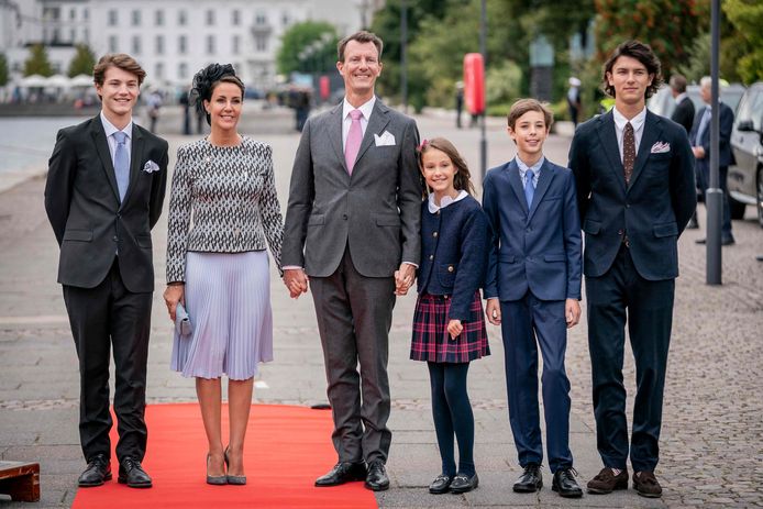 Joachim e la sua seconda moglie Marie, con i suoi figli Nicolae e Felix (dal suo primo matrimonio) e i loro figli Henrik e Athena.