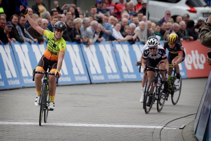 Bastianelli komt in Gooik als eerste over de streep en wint de Brabantse Pijl voor vrouwen.