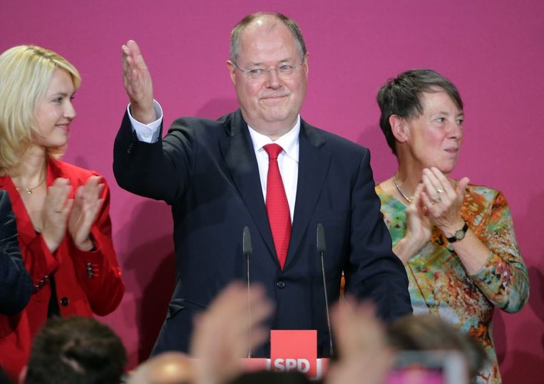 Peer Steinbrück van de SPD zal vermoedelijk een coaltie gaan vormen met het CDU/CSU van Angela Markel. Beeld epa