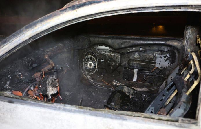 Auto in vlammen op in Den Bosch