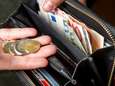 Krantenbezorger (82) haalt geld op voor ziek nichtje