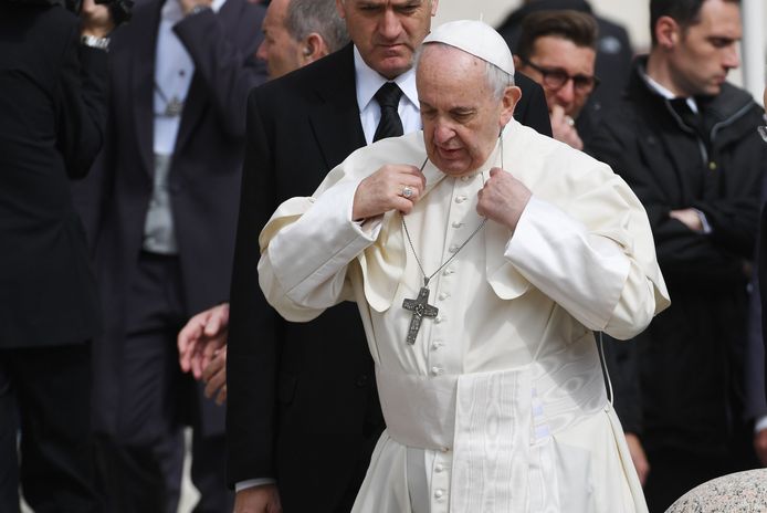 Paus Franciscus heeft nog niet gereageerd, maar het schandaal zou beroering veroorzaken tot in Rome.